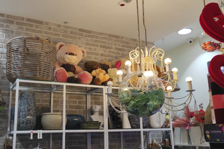 Obišli smo cvećare i zlatare pred 8. mart: Ovo je priča iz Beograda od koje su i prodavci zanemeli! (FOTO/VIDEO)