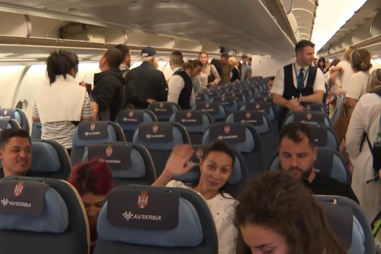 Avion Er Srbije poleteo iz Dubaija: Među putnicima i 10 beba! Evo kada se očekuje da slete (FOTO/VIDEO)