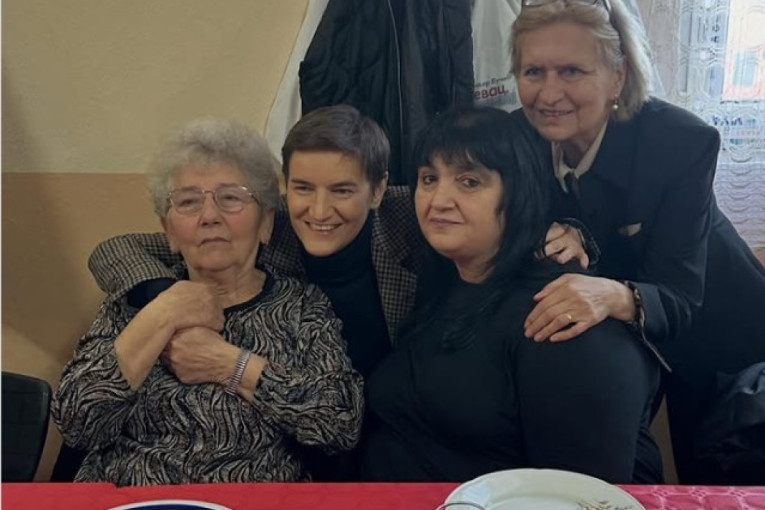 Brnabić u selu kod Knjaževca: Ove žene su snaga Srbije, svi smo jedna porodica