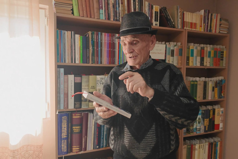 Deda Rade u desetoj deceniji govori i prevodi nemački: Sa samo četiri razreda škole postao profesor jezika (FOTO)