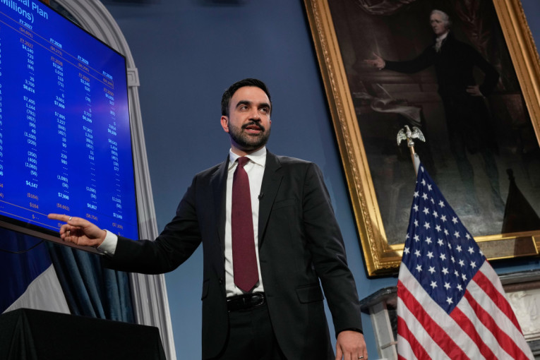 Haos u Nujorku: Protest prerastao u nasilje, bacane improvizovane bombe (VIDEO)