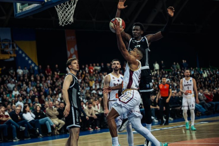 Valjak protutnjao kroz Sarajevo! Partizan demolirao Bosnu!