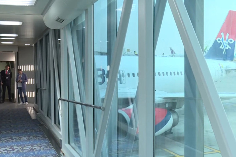Avion Er Srbije sleteo u Rijad: Nastavlja se evakuacija Srba iz ratne zone na Bliskom istoku! (FOTO/VIDEO)