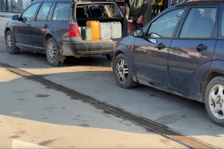 Počele nestašice goriva u Crnoj Gori: Policija na pumpama, građani prave zalihe