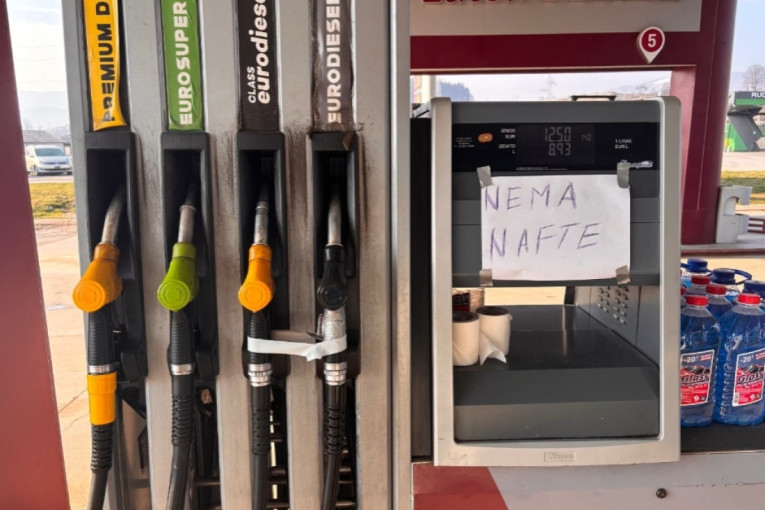 Počele nestašice goriva u Crnoj Gori: Policija na pumpama, građani prave zalihe