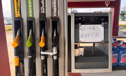 Počele nestašice goriva u Crnoj Gori: Policija na pumpama, građani prave zalihe
