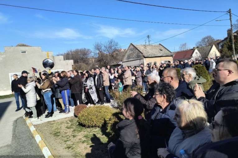 Vučić na mitingu u Sivcu: Odlučujemo o Srbiji, biću zadovoljan samo ako pobedimo u svih 10 opština (FOTO/VIDEO)