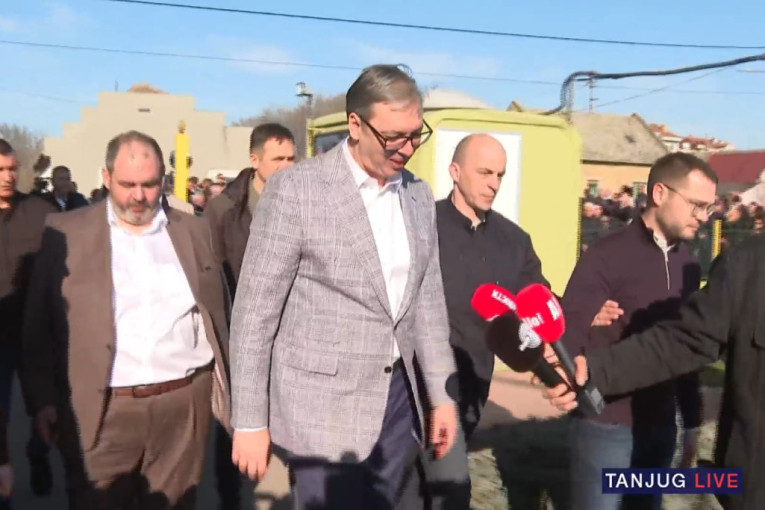Predsednik Vučić stigao u Crvenku! Noćas sam zvao predsednika Vlade i tražio da uvedu zabranu izvoza nafte