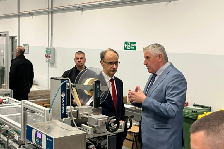 Jedan od stubova industrijskog razvoja na zapadu Srbije: Premijer Macut obišao fabriku municije Prvi partizan u Užicu (FOTO)