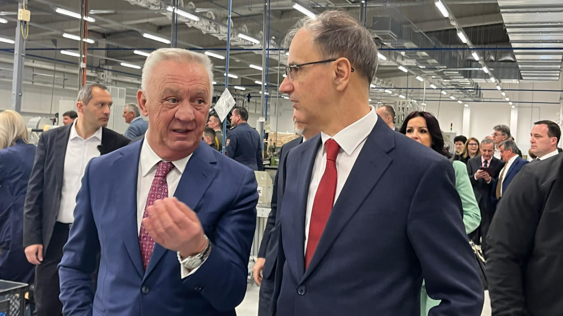 Jedan od stubova industrijskog razvoja na zapadu Srbije: Premijer Macut obišao fabriku municije Prvi partizan u Užicu (FOTO)
