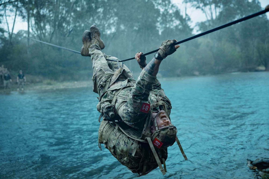Alan Ričson pokorio Netfliks: Film "War Machine" donosi vanzemaljsku artiljeriju i vozi žestoko (FOTO/VIDEO)