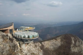 Sve je bezbedno! Na staklenom vidikovcu na Kablaru više od 100 tona