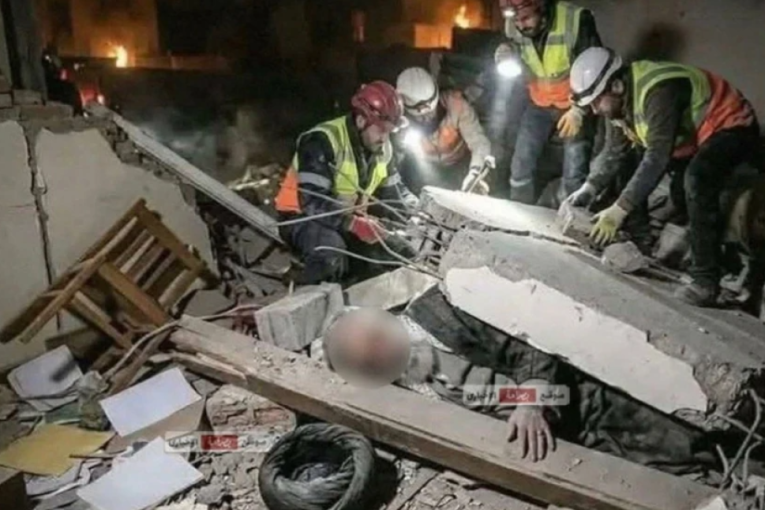 Pojavila se fotografija mrtvog vrhovnog vođe: Leži pod ruševinama, internet preplavili stravični snimci