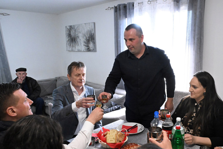 Glišić u Smederevskoj Palanci: Za decu bolji uslovi, rešavamo i vodovod (FOTO/VIDEO)