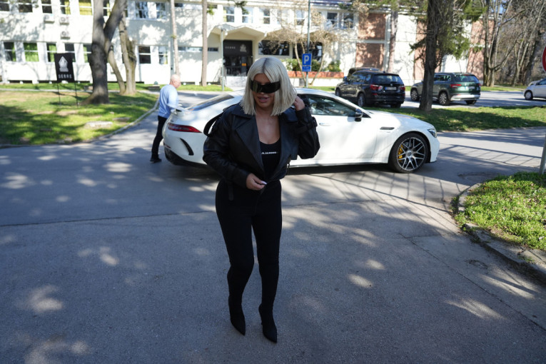 Potres na Balkanu: Najprstija pevačica objavila čudan video, obožavaoci odlepili (FOTO/VIDEO)