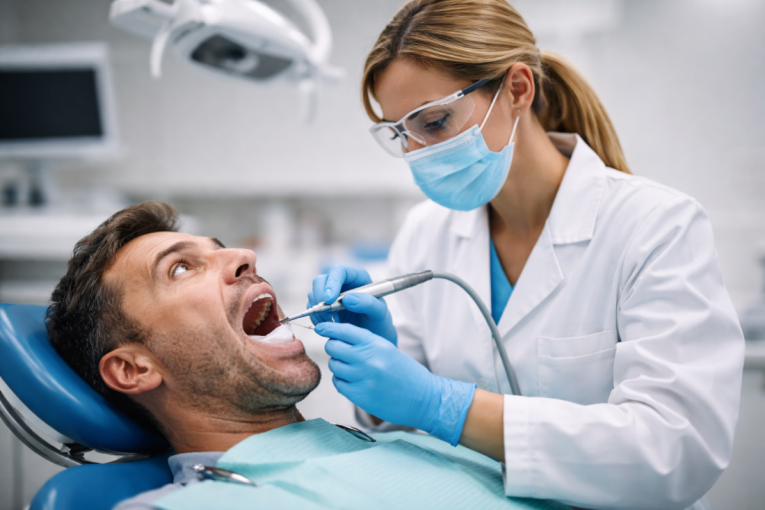 Lažna zubarka uhvaćena na delu: Nije htela da vrati novac pacijentu, pa ovako “pala”