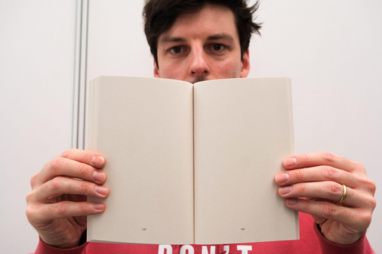 Saznajte tajnu "prazne" knjige objavljene u znak protesta protiv veštačke inteligencije (FOTO)