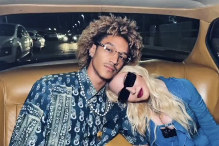 Privlače ih starije dame: Muškarci rođeni u ova tri znaka Zodijaka ne mogu da im odole