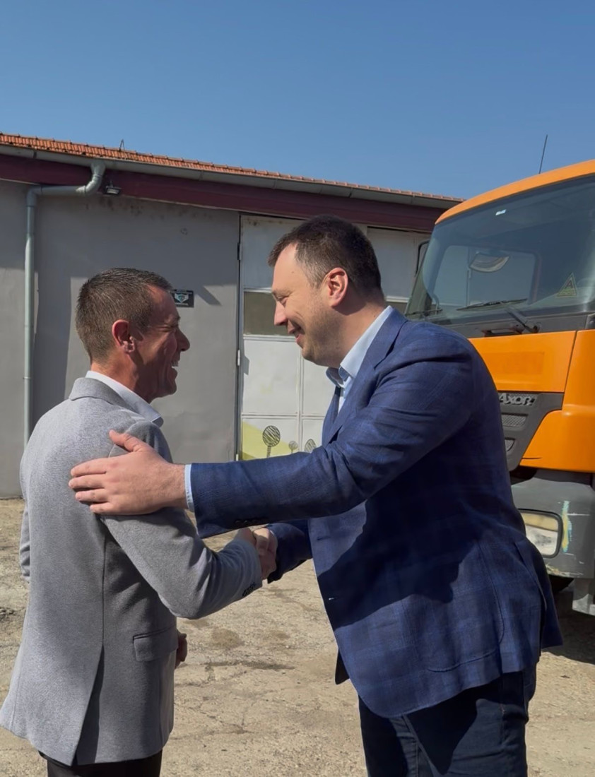 Kamion za kolege: "Gradska čistoća" dovezla vredan poklon za Kulu