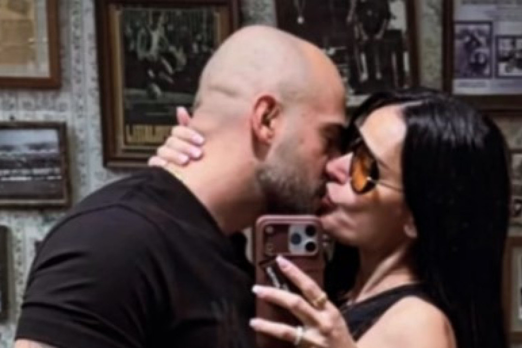 Indi u jeku skandala sa Borom Santanom pokazala novog dečka: Čvrsto je stegao, pao i poljubac!