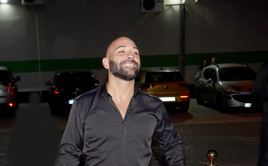 Darko Lazić se prosuo u dvorištu kuće! Oglasila se pevačeva žena (VIDEO)