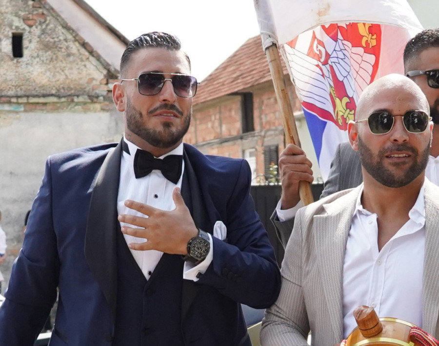 Leteo je 50 metara: Policija privela vozača automobila u koji se zakucao brat Darka Lazića