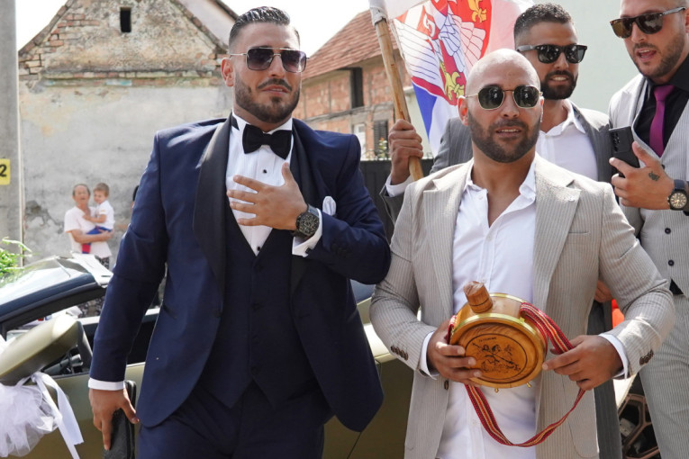 Brat Darka Lazića preminuo na putu do bolnice: Iza sebe ostavio dve male ćerke (FOTO)