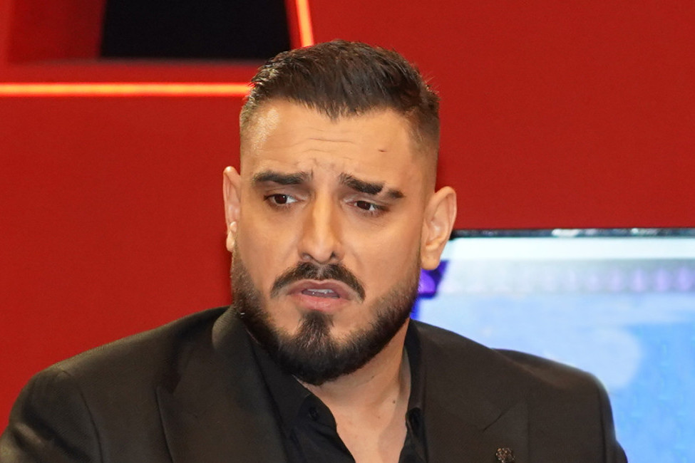 Prvi snimak Darka Lazića nakon smrti rođenog brata: Nosi crninu i jedva hoda (VIDEO)