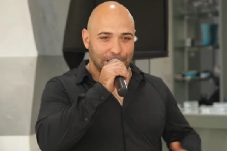 Plamen gutao mašine na Čukarici: Izgoreli bager, kamion i prikolice!