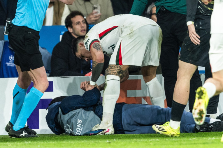 Pokajao se zbog sramnog poteza: Neto se izvinio zbog guranja dečaka na Parku prinčeva! (VIDEO)