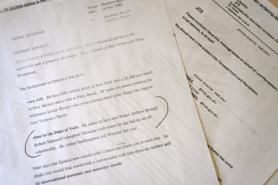 Prva serija dokumenta o Mandelsonu napravila buru u Britaniji: Boravio je u Epstinovoj kući dok je on bio u zatvoru