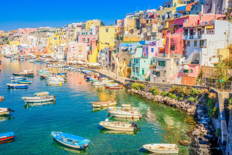 Italija u pastelnim bojama: Šarenoliko ostrvo sa skrivenim uvalama i šarmantnim marinama očarava svakog ko ga poseti (FOTO)