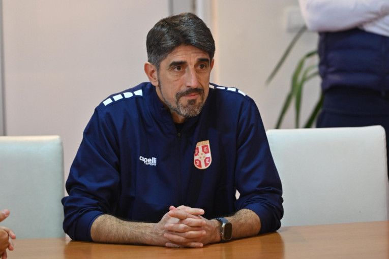 Selektor Paunović uručio Kodeks FSS reprezentativcima!