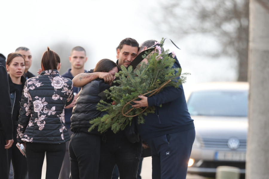 "Neka ga anđeli čuvaju..." Miljana Kulić na lekovima za smirenje zbog smrti Dragana Lazića (FOTO)