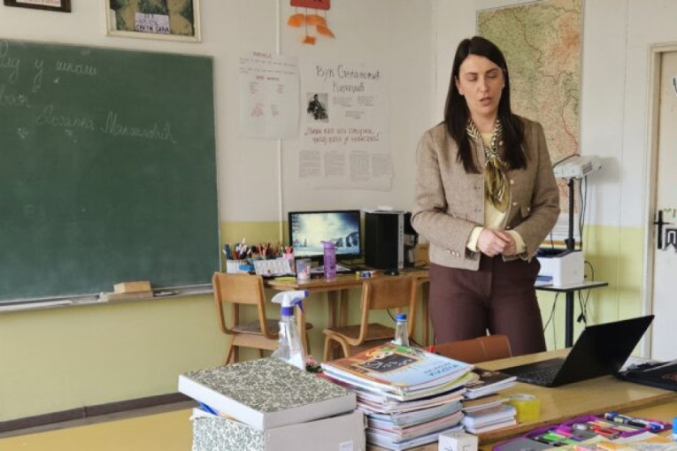Školsko zvono zvoni samo za jednu devojčicu: Marija bez straha preko planine peške stiže do učionice (FOTO)