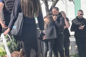 Ana Sević stigla na sahranu Darkovog brata: Čvrsto se grle i plaču (FOTO)