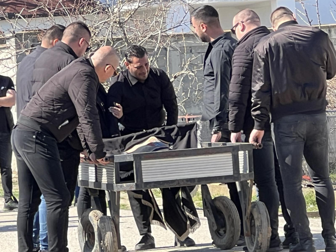 Darko Lazić tražio da u Draganov kovčeg stave važan predmet, krenula tužna povorka (FOTO/VIDEO)