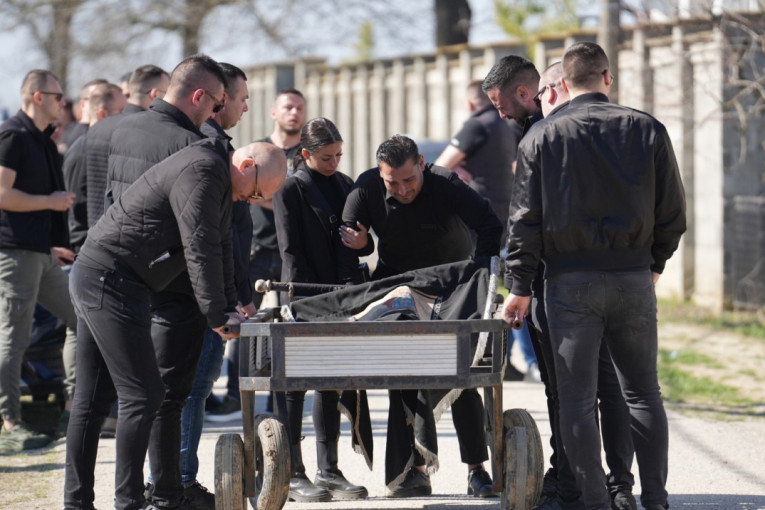 Ova pevačica je druga majka Darka Lazića: Kad je stigla u Brestač, slomio se potpuno (FOTO)