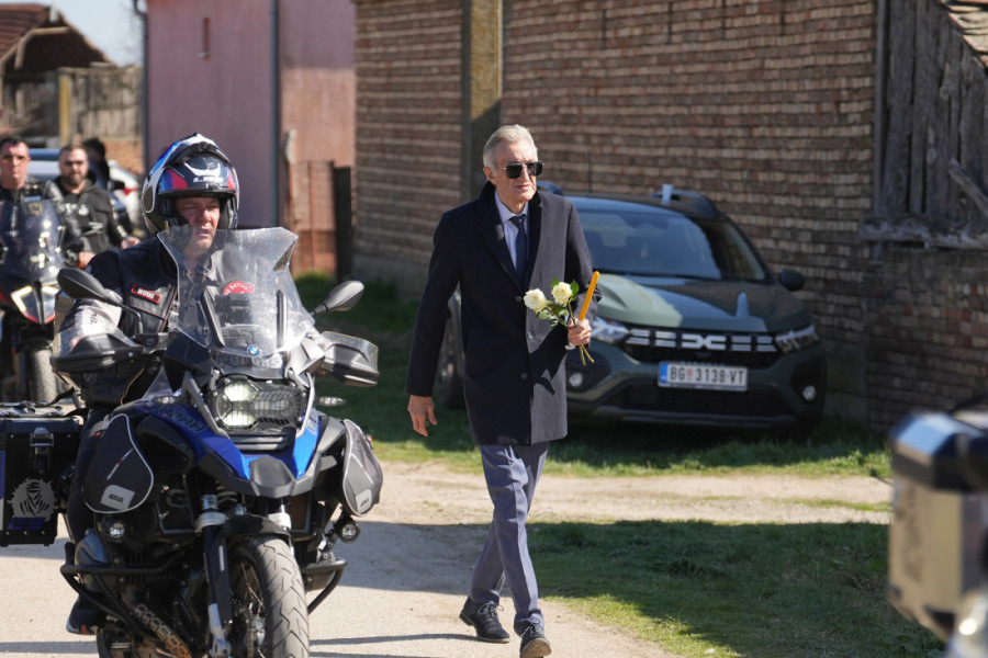 "Ništa lepo mi se nije desilo od kad mi je sin umro" Mirko Kodić slomljen, pomenuo i sahranu Dragana Lazića