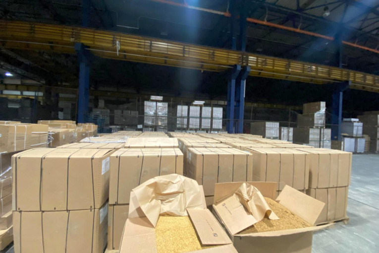 Štek u magacinu: Tone dunava skriveno od carine (FOTO)