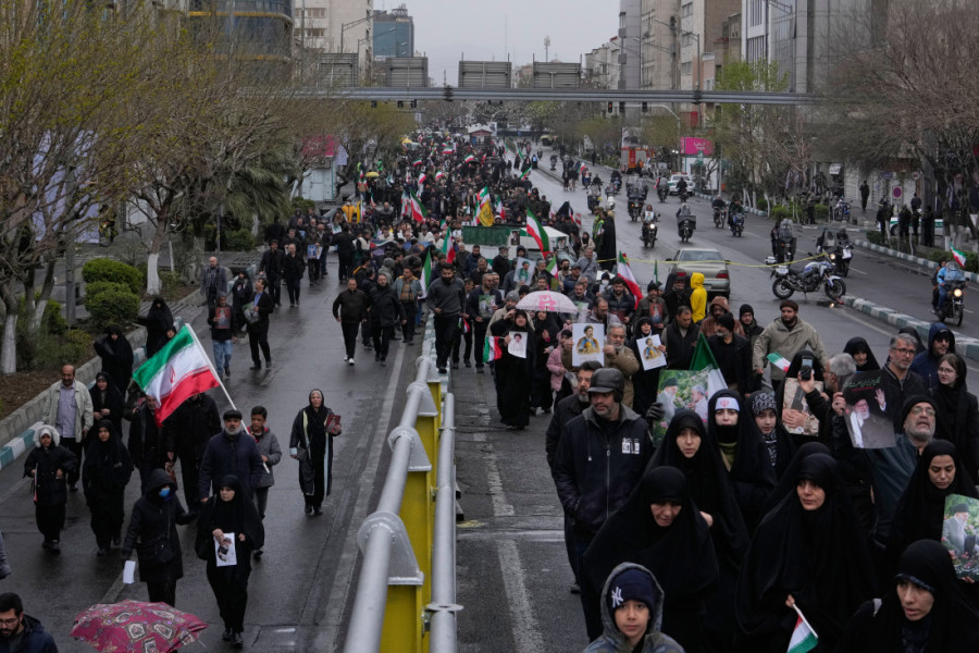 Kakve scene u Iranu! Na ulicama hiljade ljudi, ne plaše se američkih bombi, među njima i najviše rukovodstvo zemlje (VIDEO/FOTO)