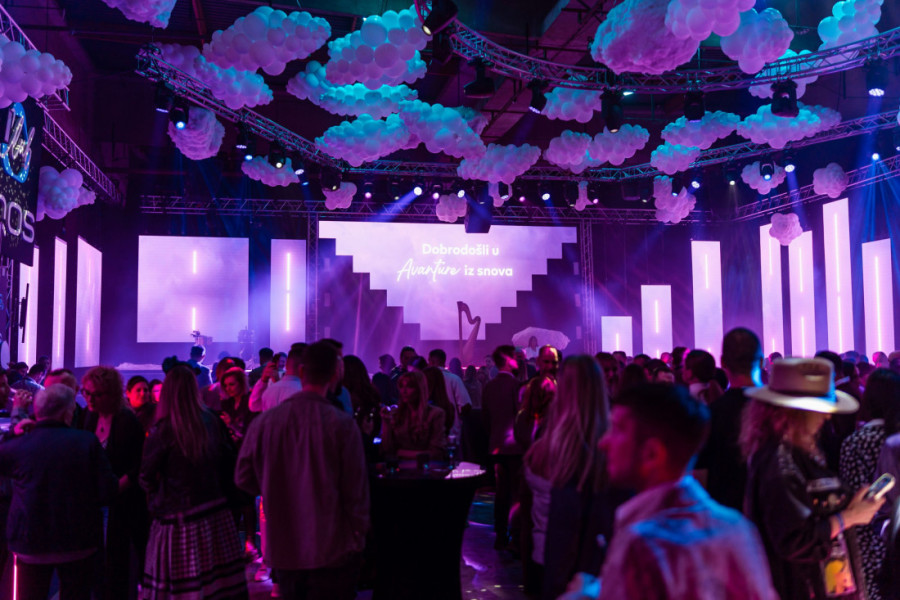 Ovo je godina Electric Purple energije: IQOS ILUMA i pokreće talas globalnih experienca