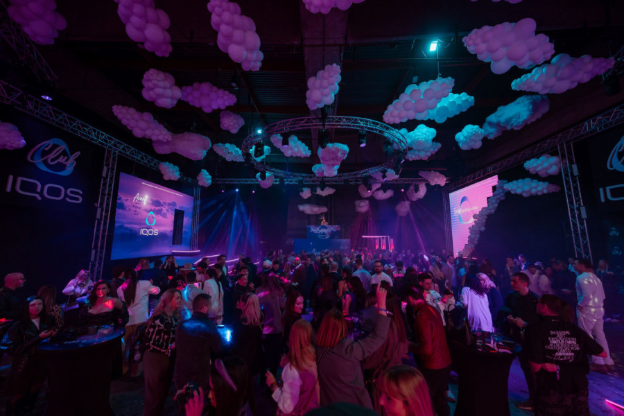 Ovo je godina Electric Purple energije: IQOS ILUMA i pokreće talas globalnih experienca