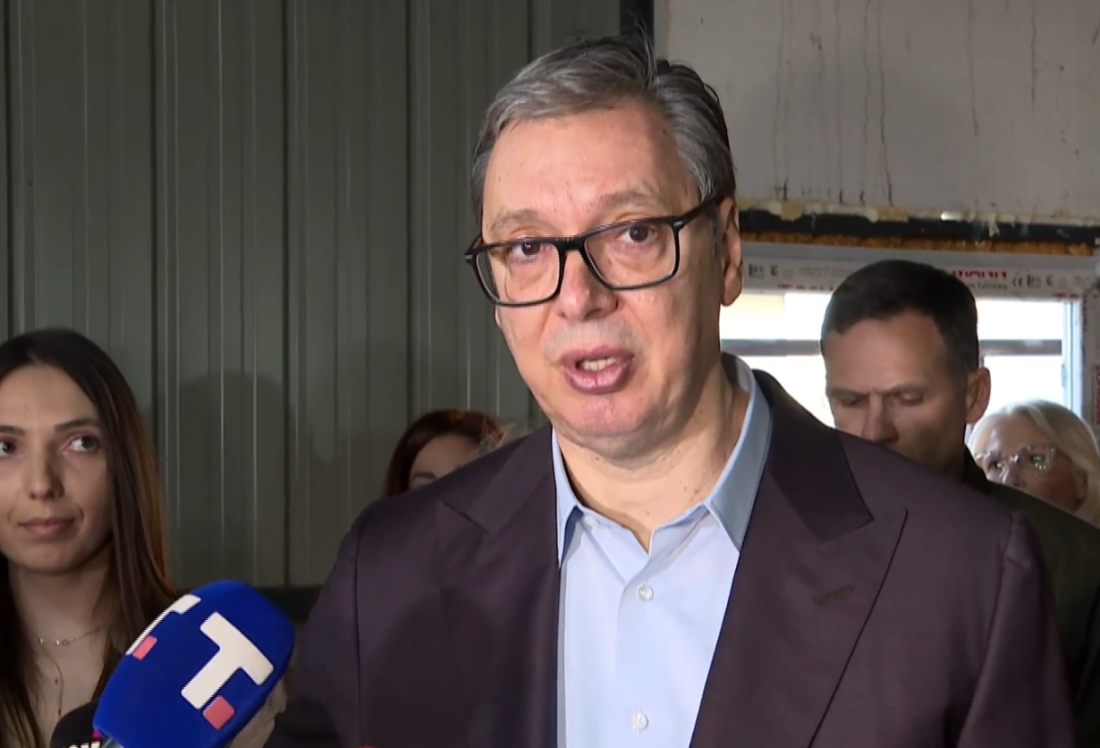 Vučić posetio Ivoviće: Predsednik obećao novi put, a biće još ulaganja (FOTO/VIDEO)