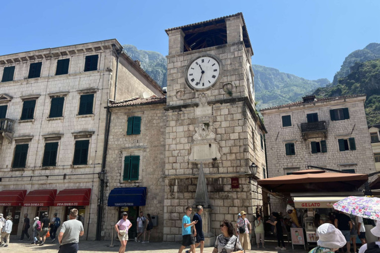 Horor u Kotoru: Student pao sa četvrtog sprata doma, lekari se bore za njegov život