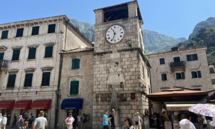 Horor u Kotoru: Student pao sa četvrtog sprata doma, lekari se bore za njegov život