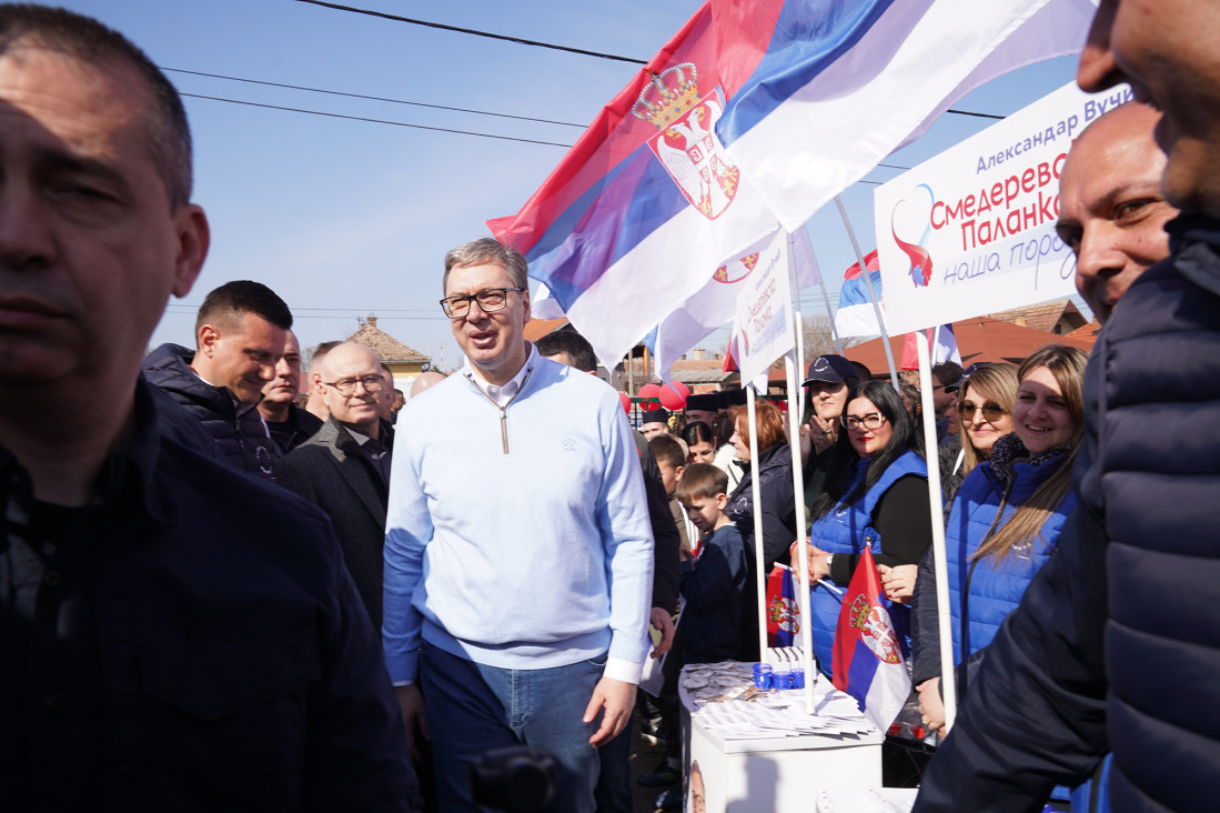 Snažna Vučićeva poruka narodu u Azanji: Da se ujedinimo i odbranimo zemlju od svih koji hoće da je sruše, živela naša porodica Srbija!