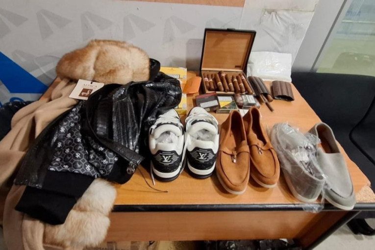 Švajcarac kao Giga Moravac: Carinici zatekli zlato, brendirane patike i luksuzne satove