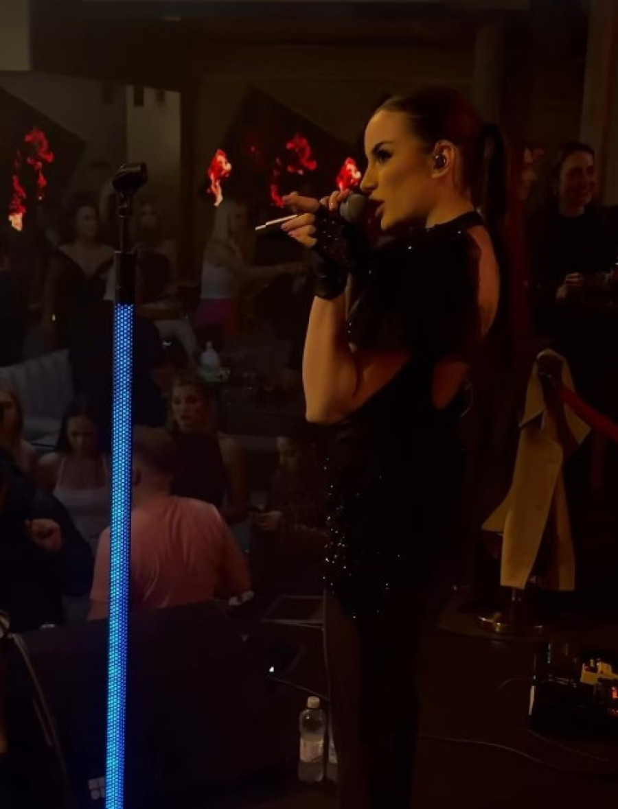 Drama na nastupu Barbare Bobak u Zagrebu: Pirotehnika planula tik ispred pevačice