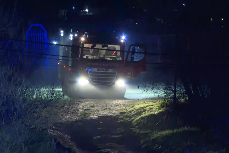 Vatrogasci brzo reagovali: Ugašen požar u bloku 45, službe i dalje na terenu! (FOTO)